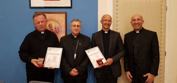 Бискупот Стојанов врачи благодарница на Католичкиот богословски факултет за поддршката во организацијата на Папското доаѓање