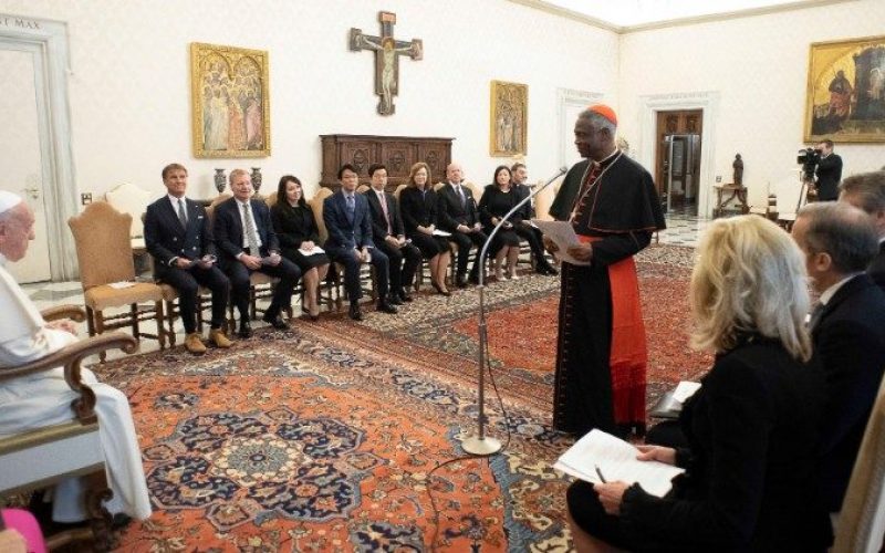 Папата: ‘Не’ за културата ‘употреби и фрли’