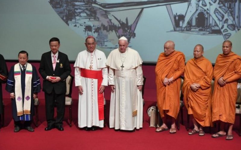 Папата Фрањо во Тајланд: Потребни се средби и дијалог