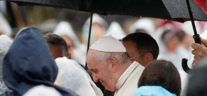 Папата во Нагасаки апелираше за свет без нуклеарно оружје