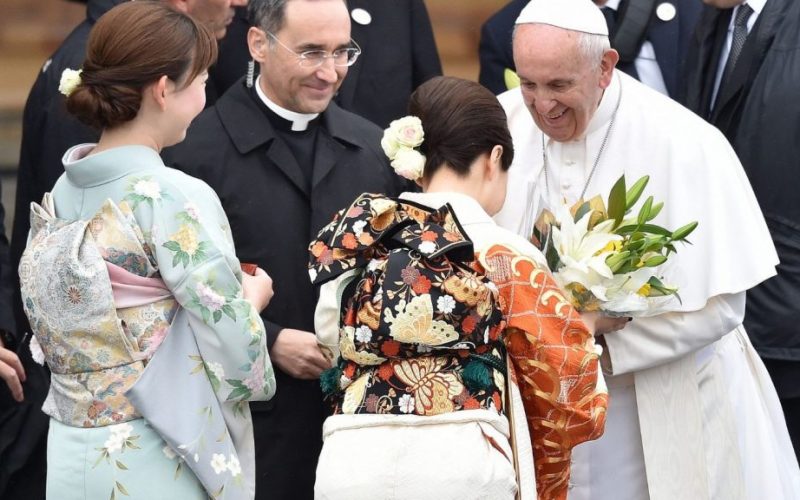 Папата замина од Јапонија