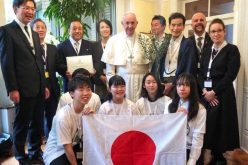Папата Фрањо се сретна со младите од Фондацијата Сколас Окурентес