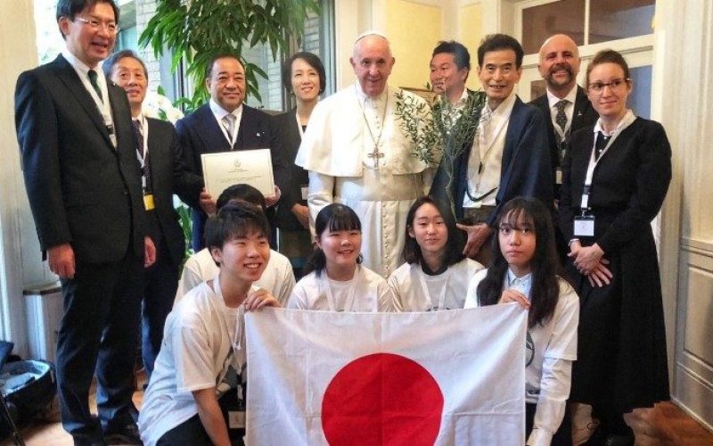 Папата Фрањо се сретна со младите од Фондацијата Сколас Окурентес
