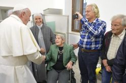 Папата до Каритас: „Лудоста на љубовта“ во помагањето на другите
