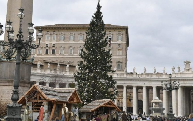 Папата ќе се моли за париската средба за Украина