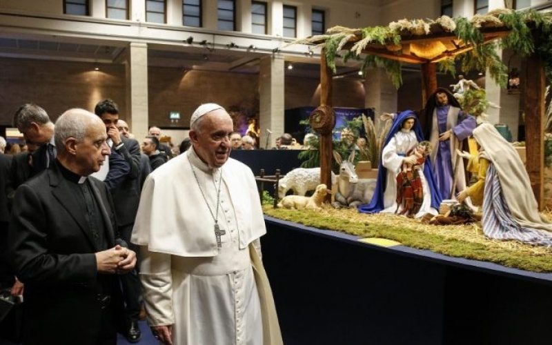 Папата ја посети изложбата „100 јасли во Ватикан“