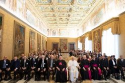 Папата Фрањо: Образованието е првична задача на Црквата