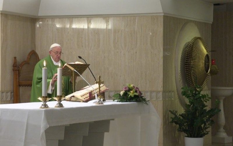 Папа Фрањо: Бог плаче за нас кога се оддалечуваме од Него
