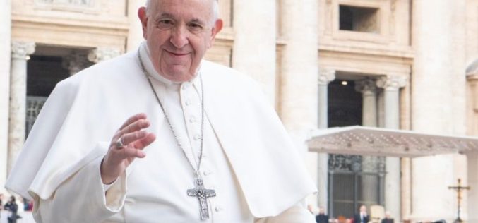 Папата до Ирачаните: Се молам за вас