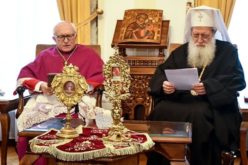 Папата Фрањо подари мошти на Бугарската православна црква