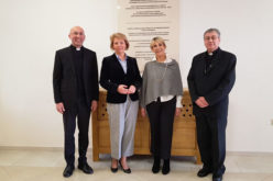 Бискупот Стојанов ја прими државната секретарка за европски работи Метелко – Згомбиќ
