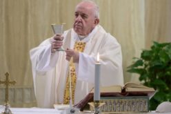 Папата Фрањо се молеше за затворениците и повика на духовна причест