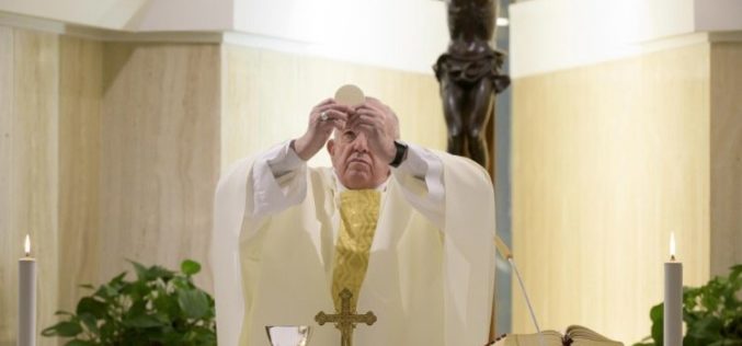 Папата се молеше за надминување на поделбите