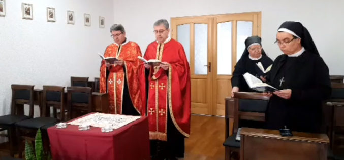 На Велики Петок епископот Стојанов служеше во капелата на Епископската резиденција