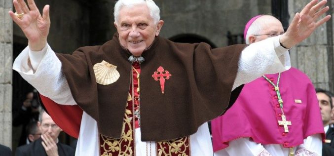 Папата Бенедикт XVI го прослави 93 роденден
