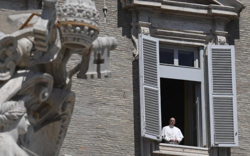 Папата: Како учениците од Емаус да преминеме од „ако“ на „да“