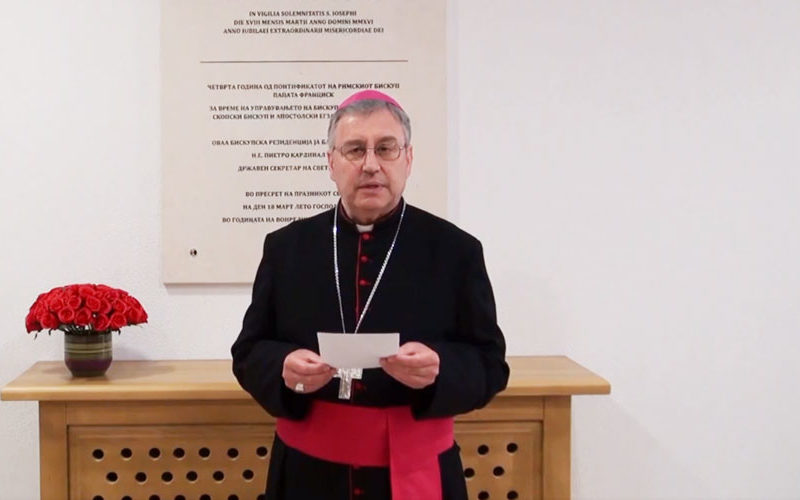 (Видео) Честитка на епископот Стојанов по повод Светскиот ден на акушерките и медицинските сестри и техничари