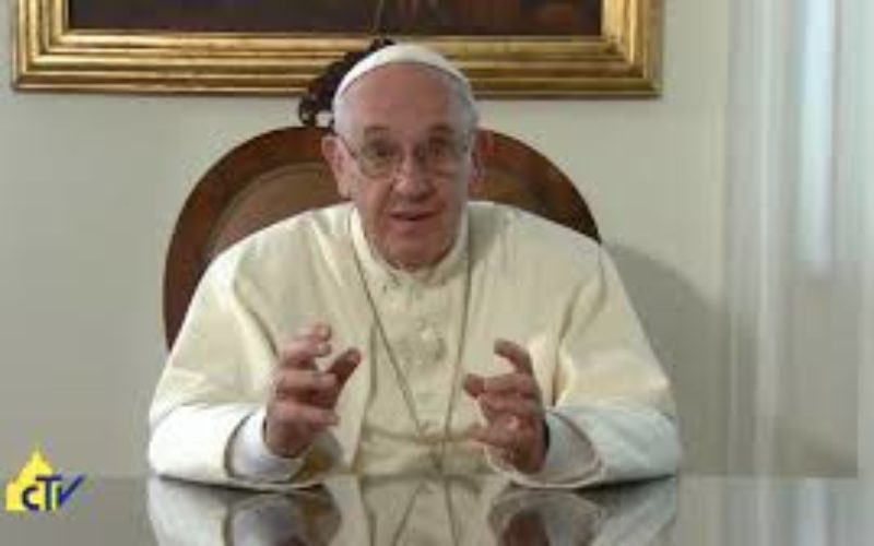 Папата Фрањо упати видео порака до аргентинските свештеници