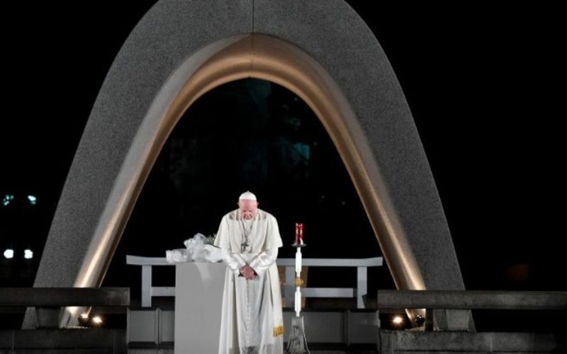 Папата упати порака до гувернерот на Хирошима: Мирот е возможен единствено без нуклеарно оружје