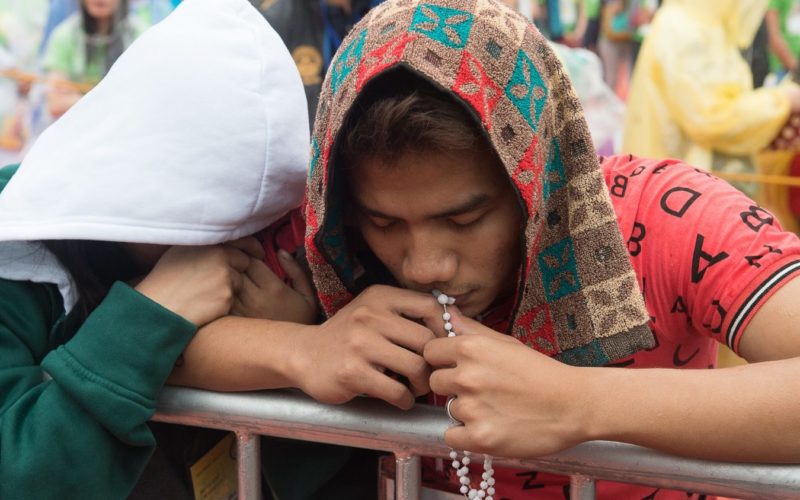 Филипинската Црква започнува национална молитвена кампања против коронавирусот: Секој ден една десетка од Бројаницата