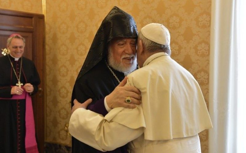 Папата се сретна со ерменскиот поглавар Карекин II.