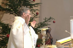 Бискупот Стојанов служеше Божиќна света Литургија во Скопската катедрала