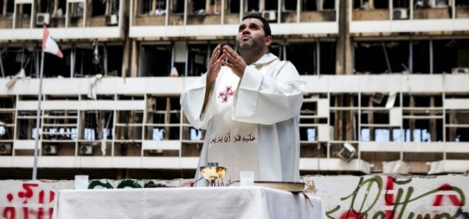 Папата Фрањо упати писмо до либанскиот народ: Не губете надеж во мирот