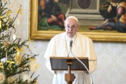 Папата најави година поветена на семејството и Апостолскиот поттик Amoris Laetitia