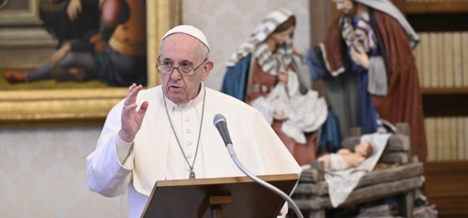 Папата изрази блискост со оние кои ја започнаа новата година со страдање