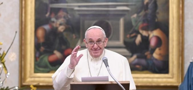 Папата: Животот има своја темнина, но Божјата светлина е посилна
