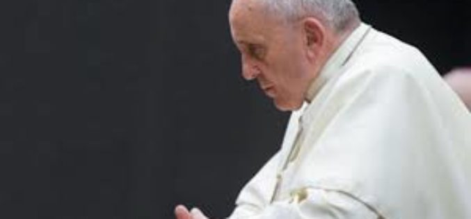 Папата се моли за настраданите од земјотресот во Индонезија