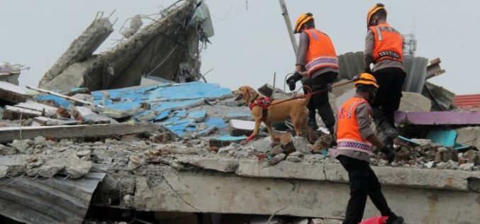 Папата се моли за жртвите од земјотресот и авионската несреќа во Индонезија