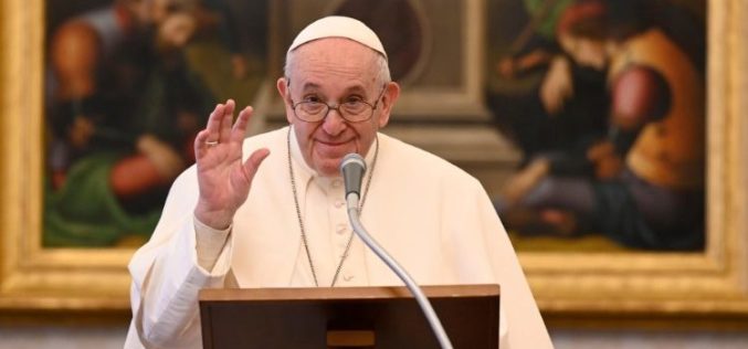 Папата Фрањо се помоли за починатиот бездомник од Нигерија