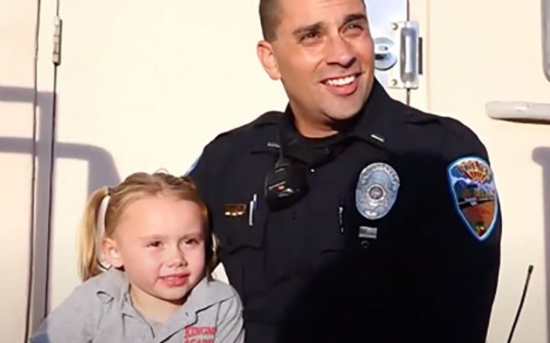 Полицаец посвои девојче за коe се погрижи на должност