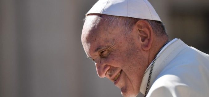Папата Фрањо во пораката за Светскиот ден на мисиите: Сите сме повикани да сведочиме