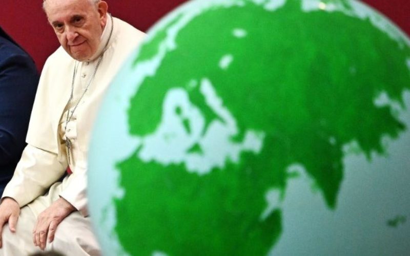 Порака на Папа за Меѓународниот ден на човечкото братство: Сите имаме ист Отец