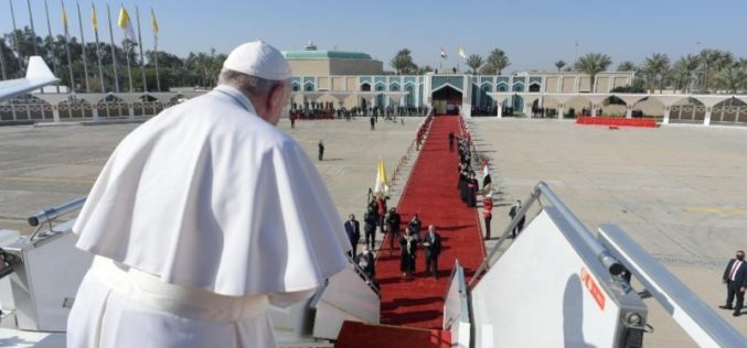 Папата Фрањо полета од Багдад за Рим