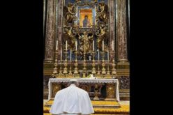 Папата Фрањо се заблагодари на Дева Марија при враќањето од Ирак