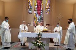 Во Скопската катедрала бискупот Стојанов ја предводеше Светата  Миса со посвета на миро