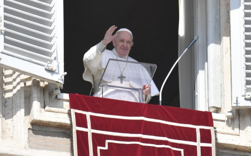 Од недела повторно пладневна молитва со Папата на ватиканскиот плоштад
