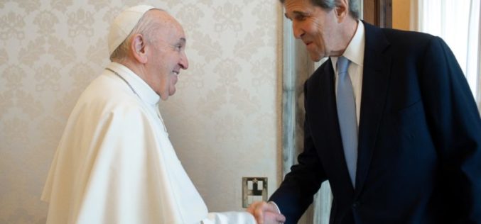 Папата Фрањо го прими американскиот комесар за клима