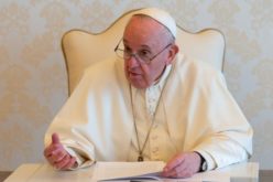 Папата: Потребни се одлуки со кои оружјето ќе се претвори во храна