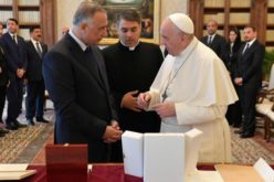 Папата Фрањо до ирачкиот премиер: Заштитете го присуството на христијаните