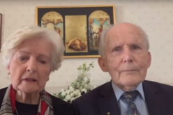 Папата моли со баби, дедовци и стари лица од целиот свет
