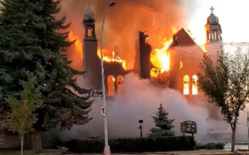 Во пожар изгоре црквата Свети Симон во Глазгов
