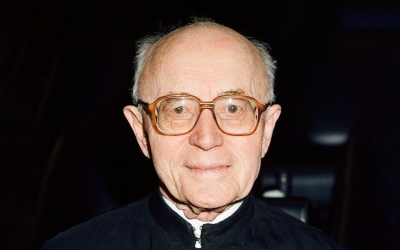 Папата изрази сочувство по повод смртта на кардинал Алберт Ванхое