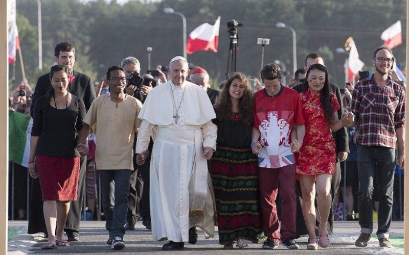 Папата: Со младите луѓе можеме да го оствариме сонот за братски свет