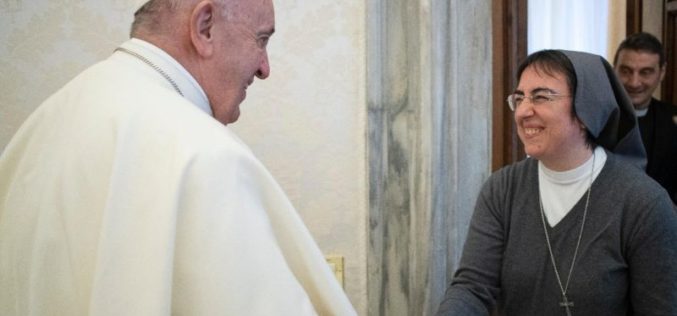 Папата именува монахиња за втор човек во Дикастеријата за целосен човечки развој