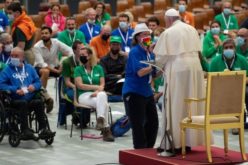 Папата: Одете на перифериите, полни се со осаменост