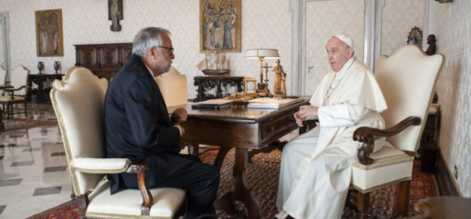 Папата разговара со основачот на Свети Егидиј за прашања поврзани со сиромаштијата